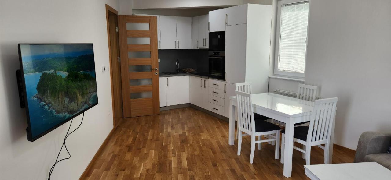 Brand New Two Bedroom And One Living Room Apartment In A Great Location! 사라예보 외부 사진